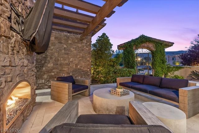 4 Cottonwood Canyon Court, Las Vegas, NV 89141