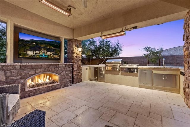 4 Cottonwood Canyon Court, Las Vegas, NV 89141