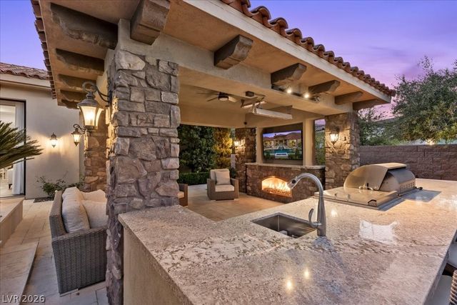 4 Cottonwood Canyon Court, Las Vegas, NV 89141