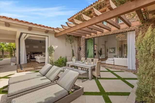 4 Cottonwood Canyon Court, Las Vegas, NV 89141