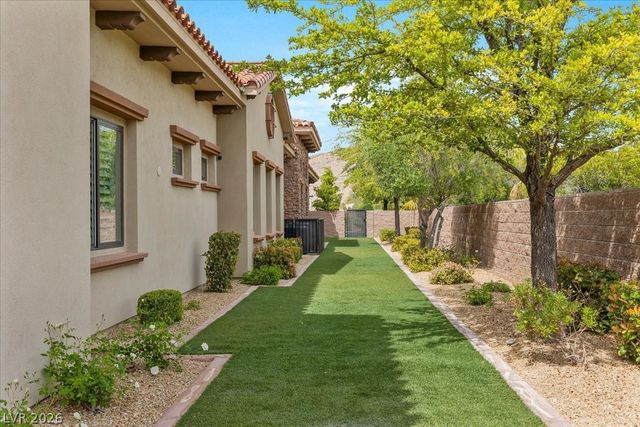 4 Cottonwood Canyon Court, Las Vegas, NV 89141