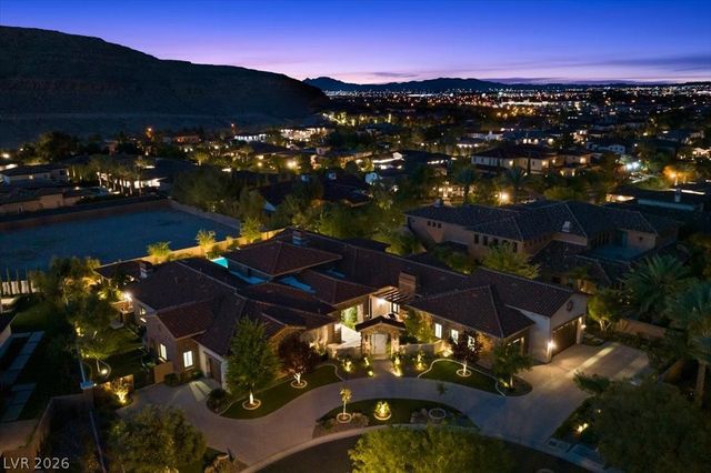 4 Cottonwood Canyon Court, Las Vegas, NV 89141