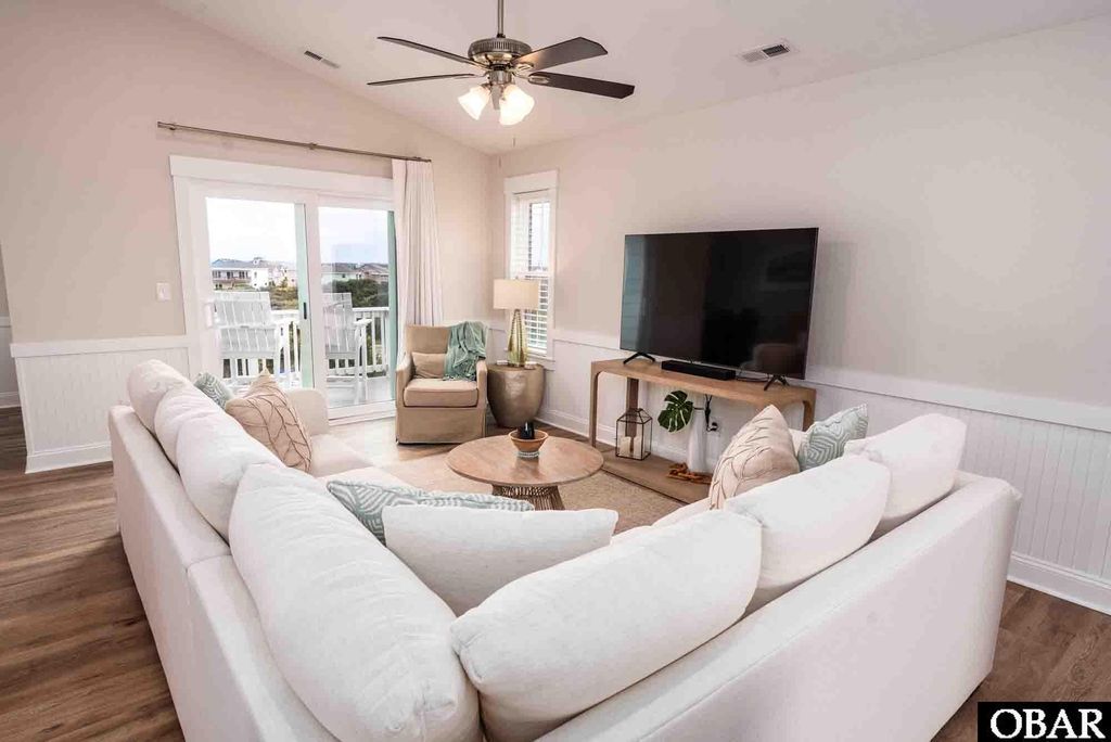 Image 15 of property listing at 629 Cottage Lane Lot 19, Corolla, NC 27927