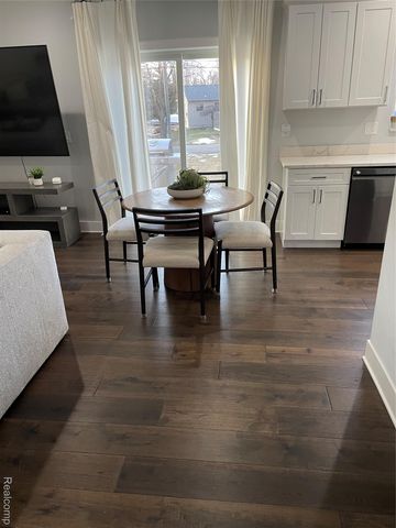 1430 Beachland Boulevard, Waterford Charter Township, MI 48328