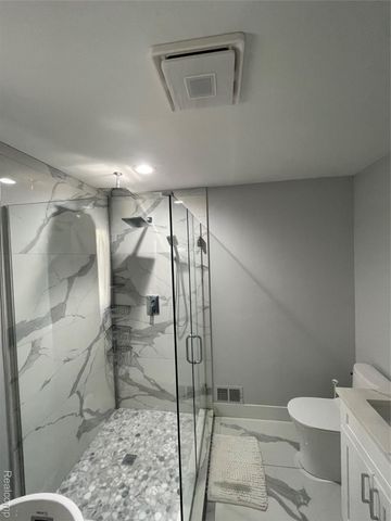 1430 Beachland Boulevard, Waterford Charter Township, MI 48328