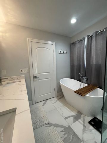 1430 Beachland Boulevard, Waterford Charter Township, MI 48328