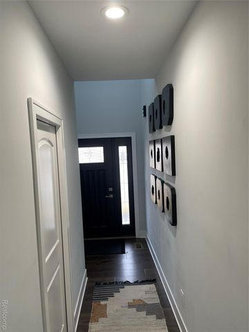 1430 Beachland Boulevard, Waterford Charter Township, MI 48328