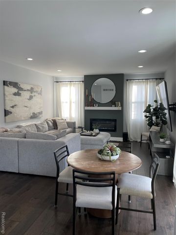 1430 Beachland Boulevard, Waterford Charter Township, MI 48328