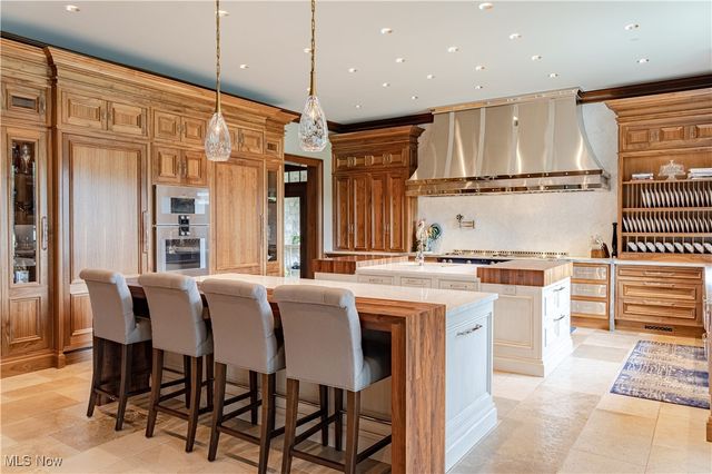 2875 Chagrin River Road, Hunting Valley, OH 44022