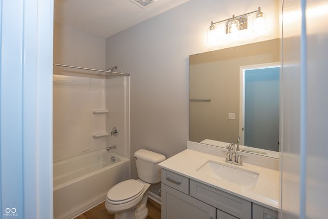 6648 Dogwood Drive, Mccordsville, IN 46055