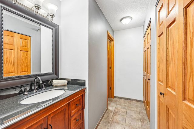 6030 Chasewood Parkway 201, Minnetonka, MN 55343