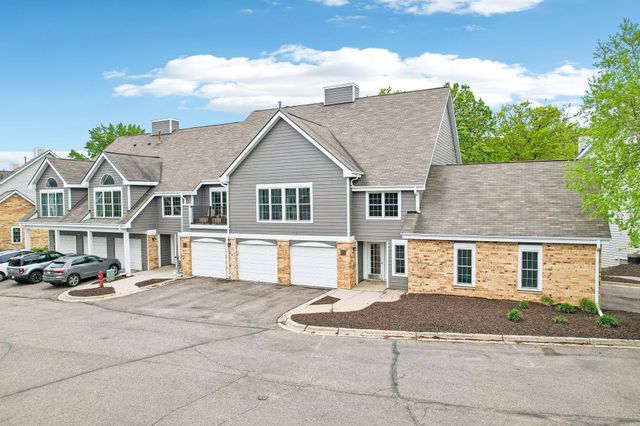6030 Chasewood Parkway 201, Minnetonka, MN 55343