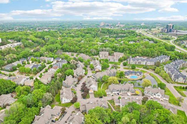 6030 Chasewood Parkway 201, Minnetonka, MN 55343