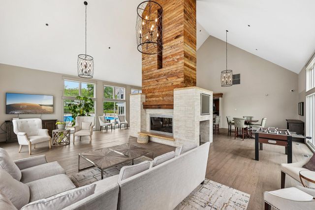 6030 Chasewood Parkway 201, Minnetonka, MN 55343