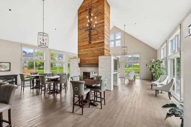 6030 Chasewood Parkway 201, Minnetonka, MN 55343
