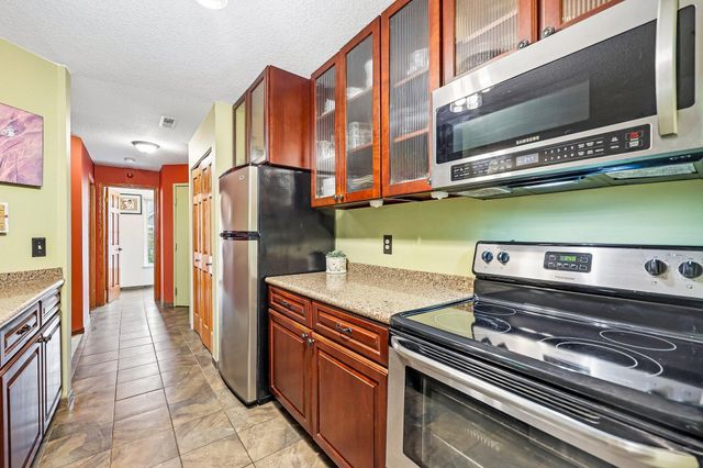 6030 Chasewood Parkway 201, Minnetonka, MN 55343
