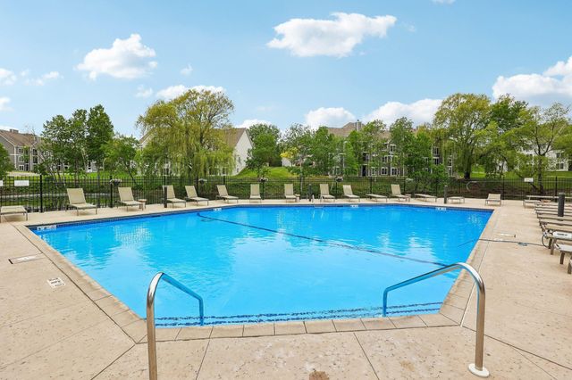 6030 Chasewood Parkway 201, Minnetonka, MN 55343