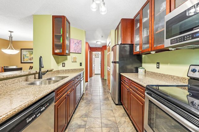 6030 Chasewood Parkway 201, Minnetonka, MN 55343
