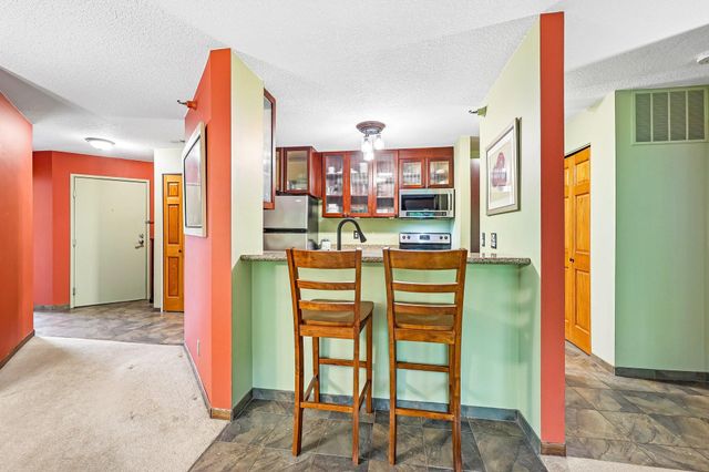 6030 Chasewood Parkway 201, Minnetonka, MN 55343
