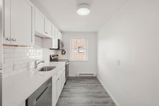 11 Colonial Village Dr 8, Arlington, MA 02474