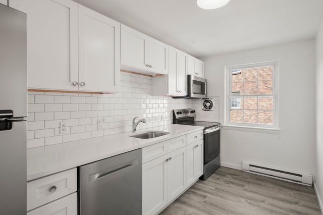 11 Colonial Village Dr 8, Arlington, MA 02474