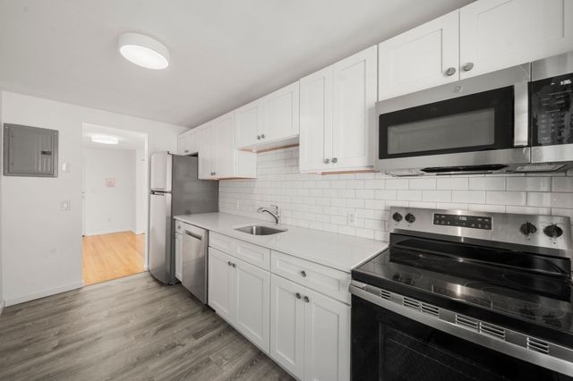 11 Colonial Village Dr 8, Arlington, MA 02474