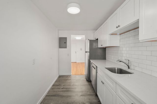11 Colonial Village Dr 8, Arlington, MA 02474