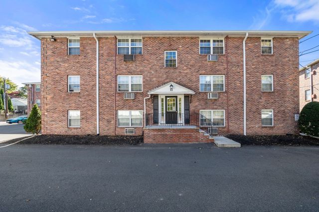 11 Colonial Village Dr 8, Arlington, MA 02474