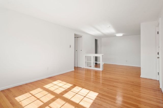 11 Colonial Village Dr 8, Arlington, MA 02474