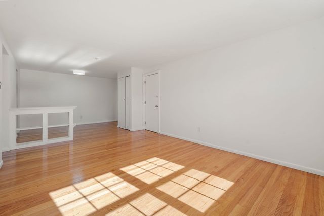 11 Colonial Village Dr 8, Arlington, MA 02474