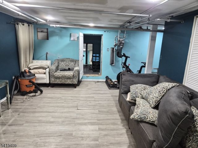 95 Farragut Rd, North Plainfield Boro, NJ 07062