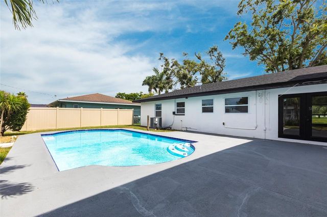 6119 19TH AVENUE N, St Petersburg, FL 33710