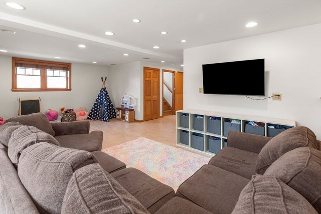 19 Elizabeth Lane, Newburyport, MA 01950