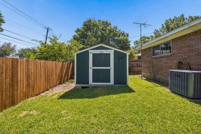 1725 Bardfield Avenue, Garland, TX 75041