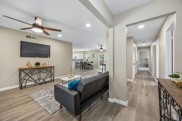 1725 Bardfield Avenue, Garland, TX 75041