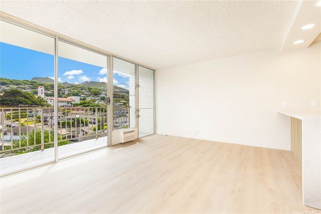 1687 Pensacola Street 1004, Honolulu, HI 96822