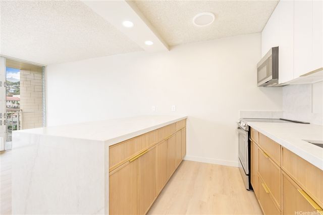 1687 Pensacola Street 1004, Honolulu, HI 96822