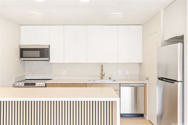 1687 Pensacola Street 1004, Honolulu, HI 96822