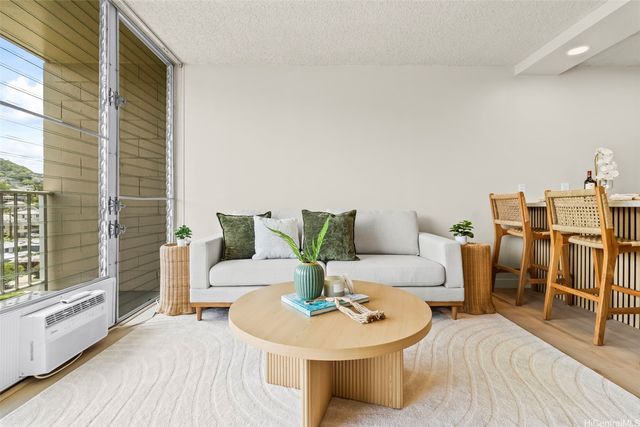 1687 Pensacola Street 1004, Honolulu, HI 96822