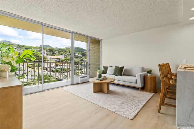 1687 Pensacola Street 1004, Honolulu, HI 96822