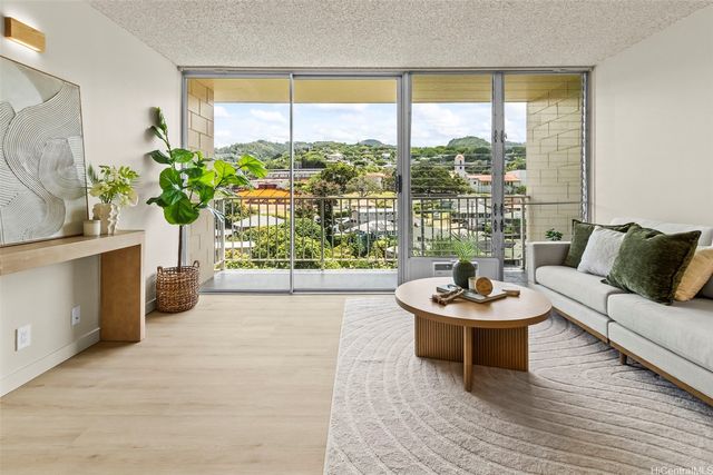 1687 Pensacola Street 1004, Honolulu, HI 96822