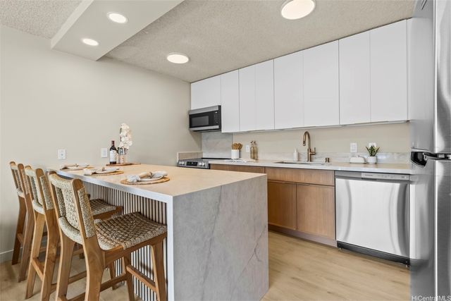 1687 Pensacola Street 1004, Honolulu, HI 96822