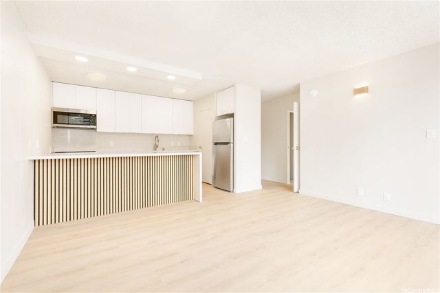 1687 Pensacola Street 1004, Honolulu, HI 96822