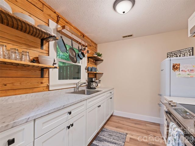 30 Katydid Lane, Maggie Valley, NC 28751