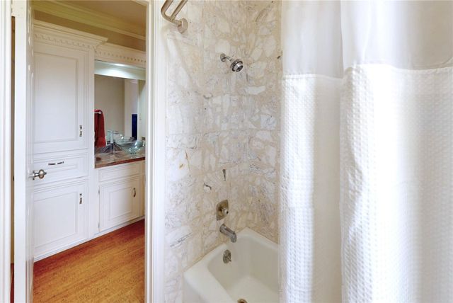 734 Plainwood Drive, Houston, TX 77079