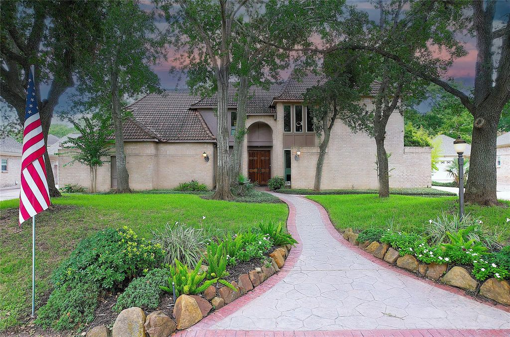 734 Plainwood Drive, Houston, TX 77079