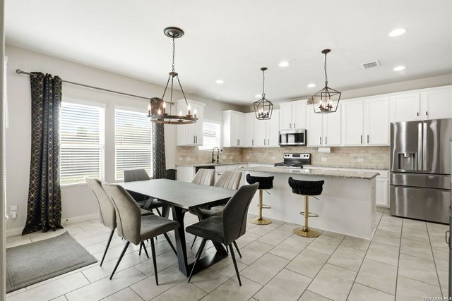 529 Saddle Gln, Cibolo, TX 78108
