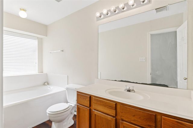 203 Paradise Lane, Montgomery, TX 77356