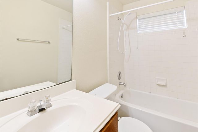 203 Paradise Lane, Montgomery, TX 77356