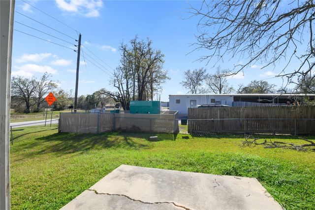 203 Paradise Lane, Montgomery, TX 77356